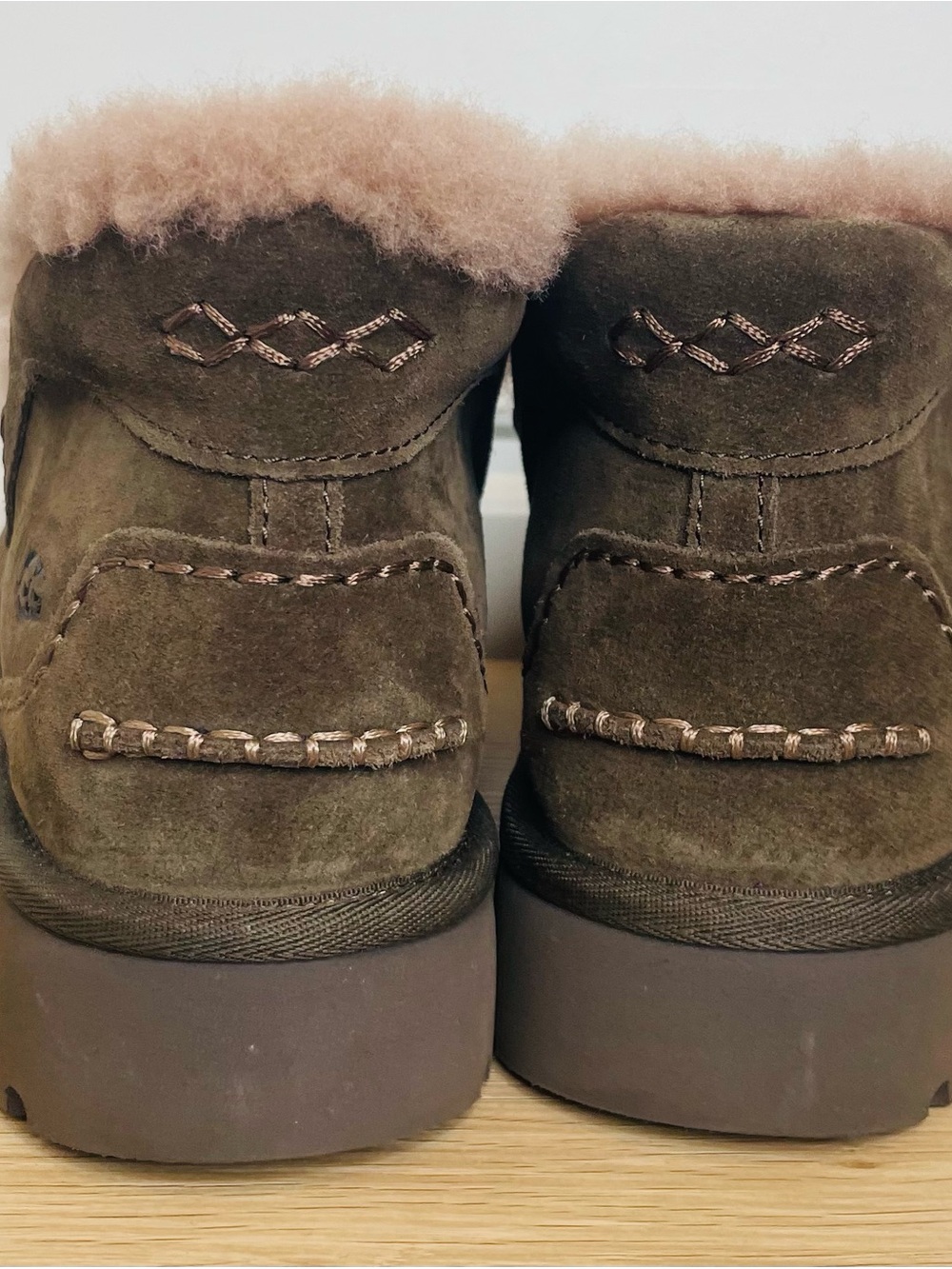 New UGG Women's Suede Slip-On Loafers with Shearling - Picture 4 of 5